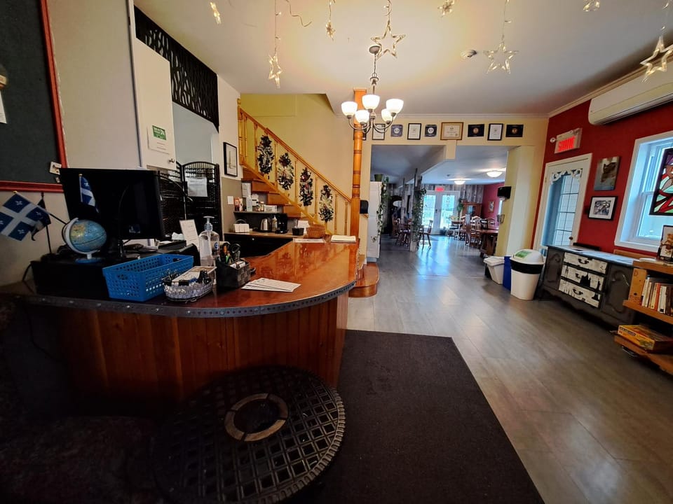 Communal lounge/ TV room, Lobby or reception