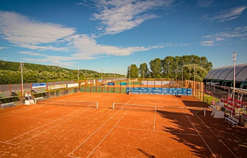 Tennis court