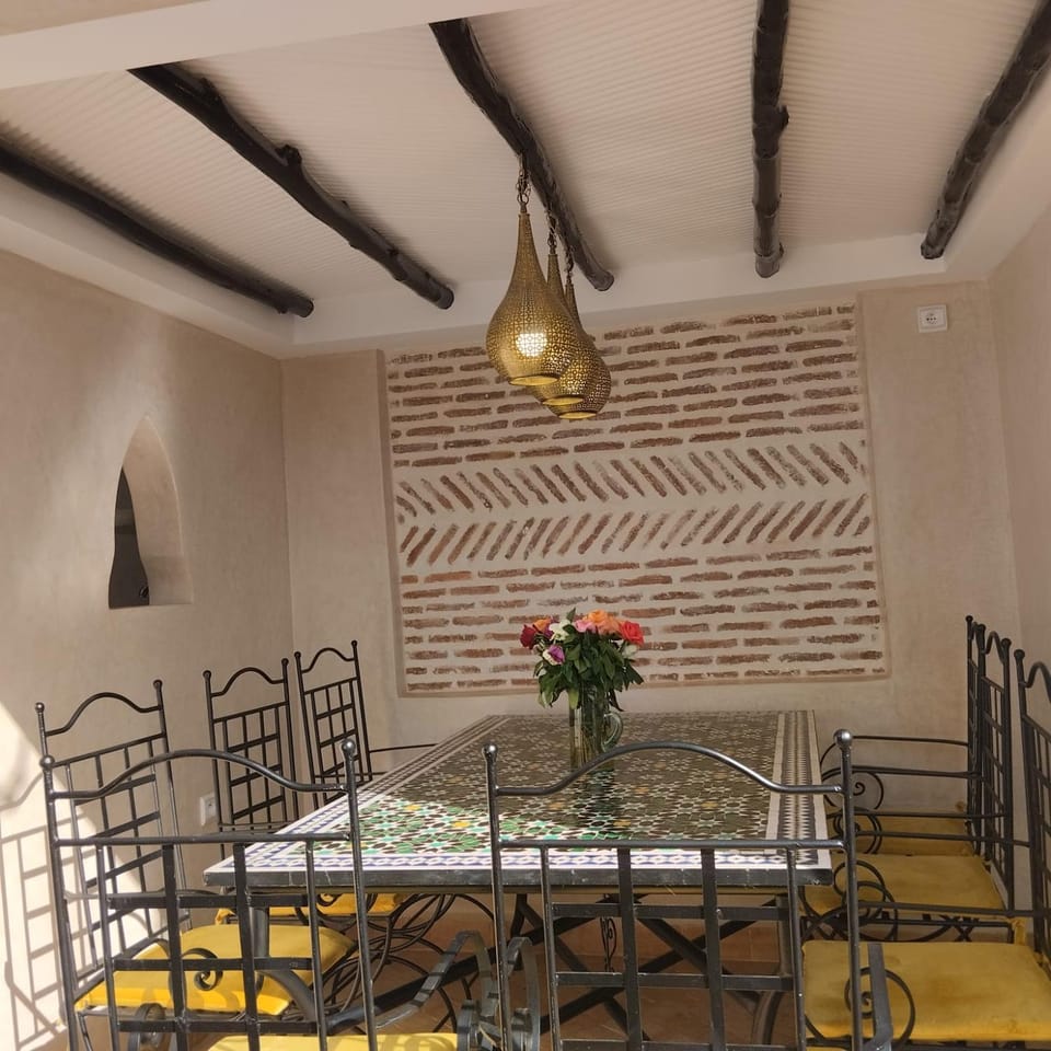 Restaurant/places to eat, Dining area