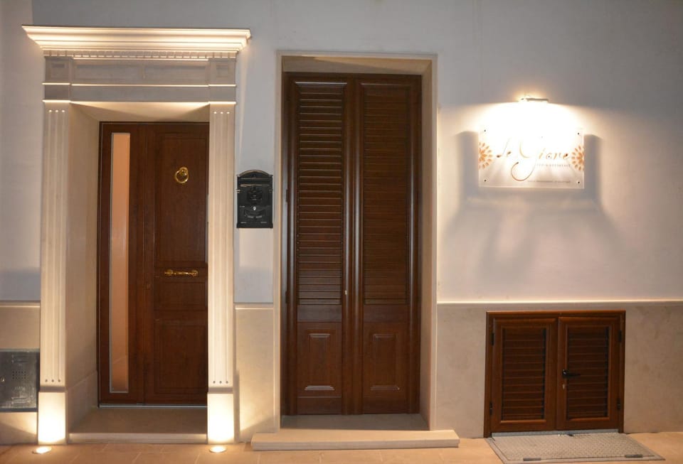 Decorative detail, On site