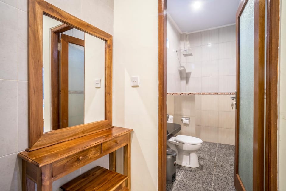Shower, Toilet, Bathroom, Bedroom