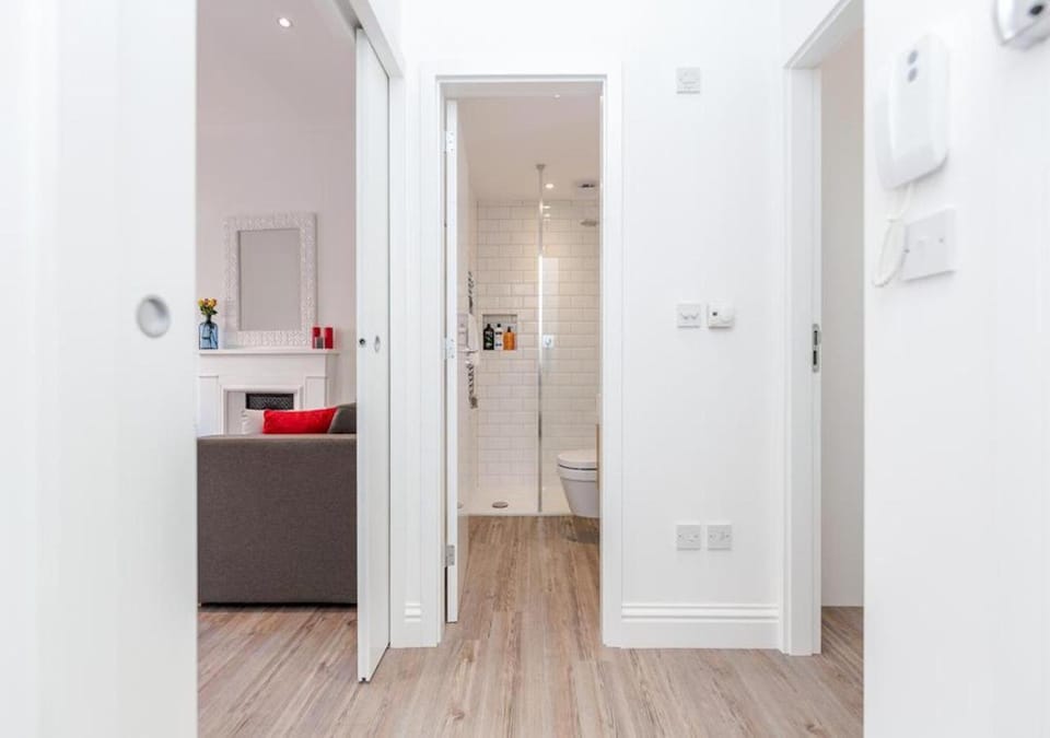Shower, Bathroom, Bedroom
