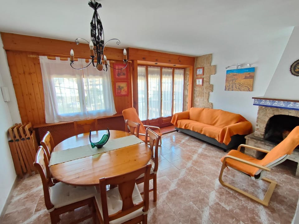 Living room, Photo of the whole room, Dining area