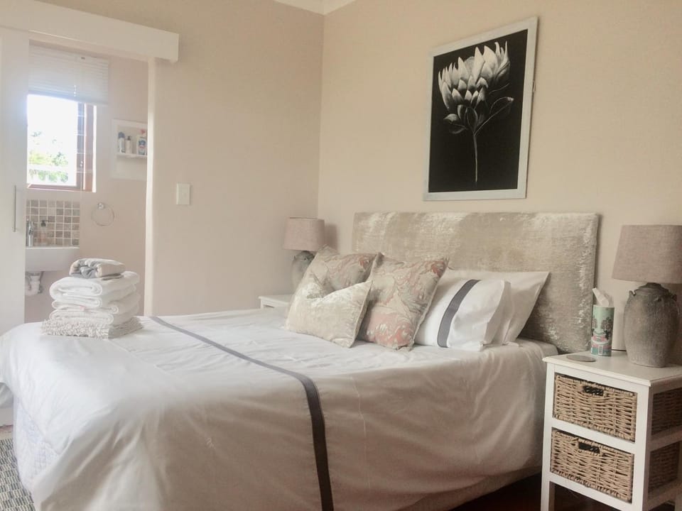 Mountain Peaks Garden guest suite Bed and Breakfast in Cape Town
