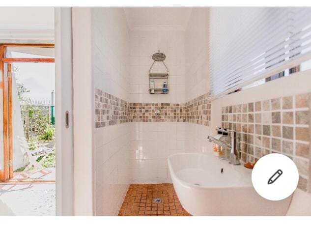 Mountain Peaks Garden guest suite Bed and Breakfast in Cape Town