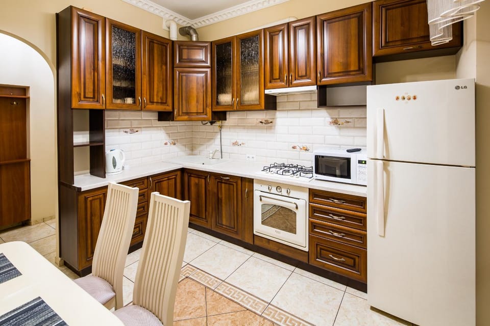 Kitchen or kitchenette, Dining area, dishwasher, oven, stove