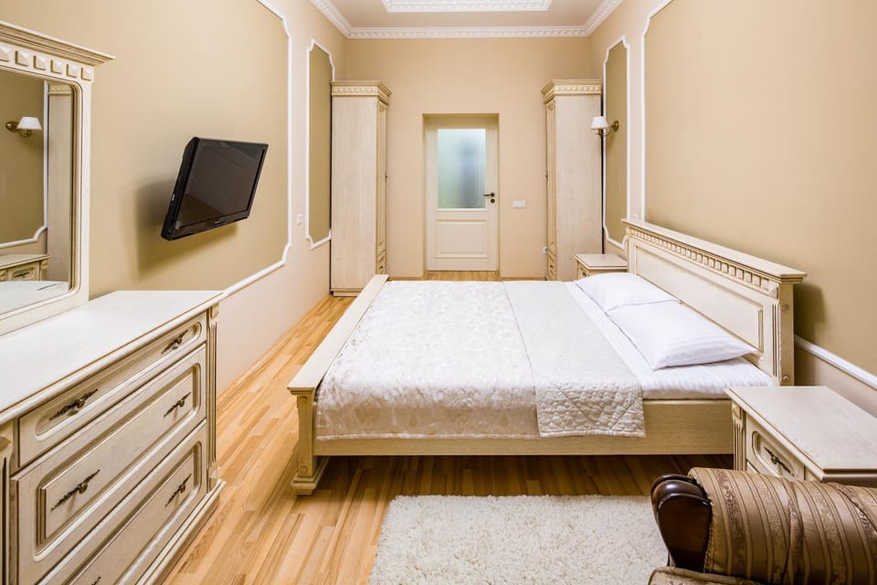 Bed, TV and multimedia, Photo of the whole room, Bedroom, wardrobe