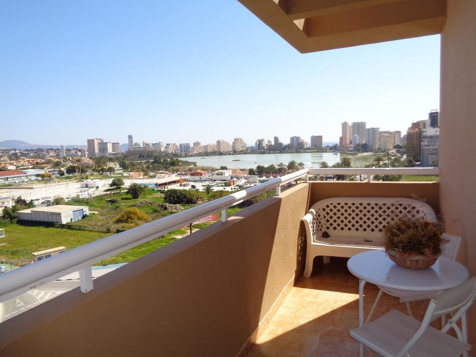 Balcony/Terrace, City view, Lake view
