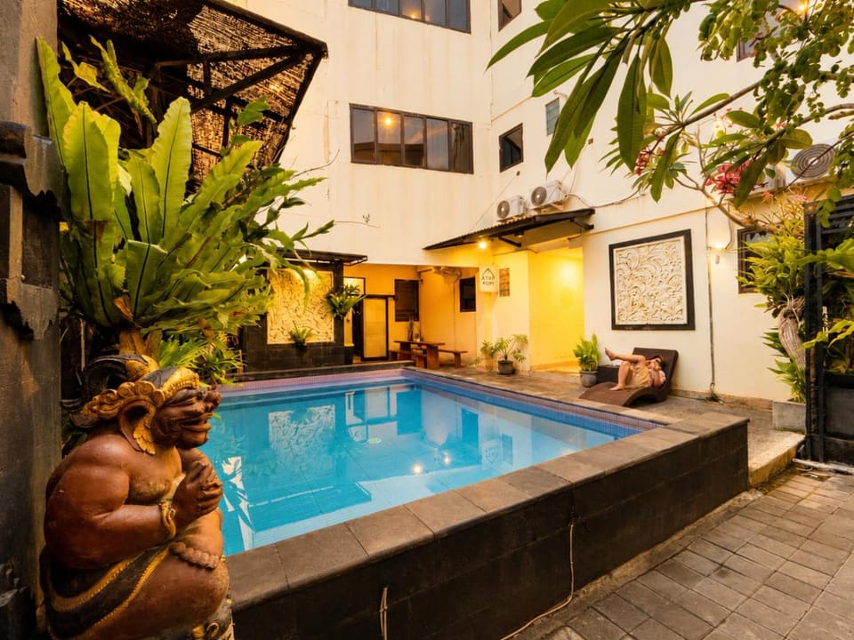 Property building, Day, Pool view, Swimming pool, sunbed