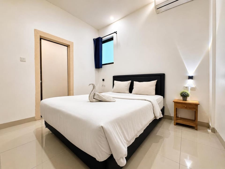 Bed, Photo of the whole room, Bedroom, air conditioner