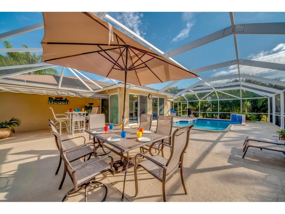 Villa Hideaway, Cape Coral House in Cape Coral