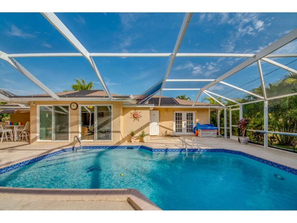 Villa Hideaway, Cape Coral House in Cape Coral