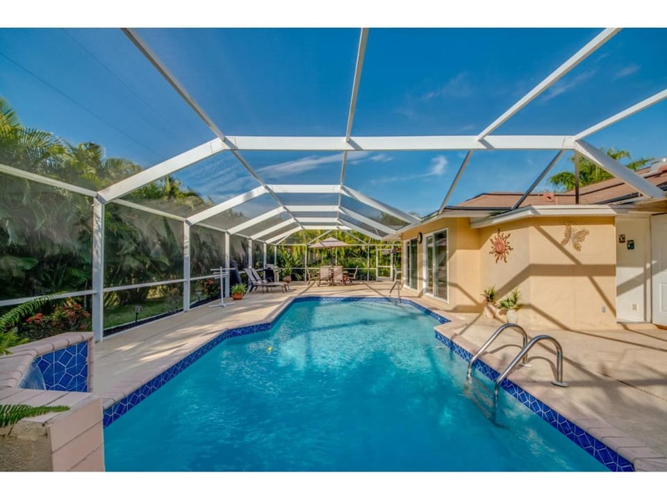 Villa Hideaway, Cape Coral House in Cape Coral