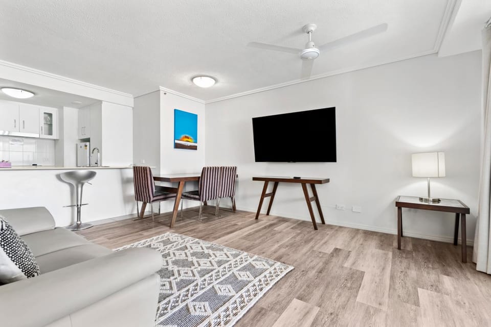 TV and multimedia, Kitchen or kitchenette, Dining area, kitchen