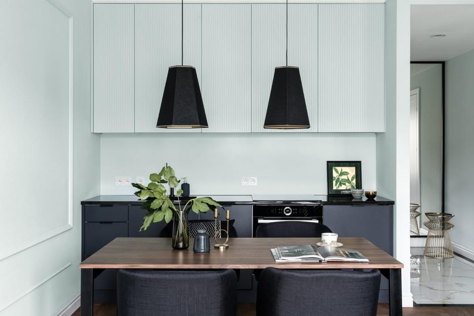Kitchen or kitchenette, Dining area