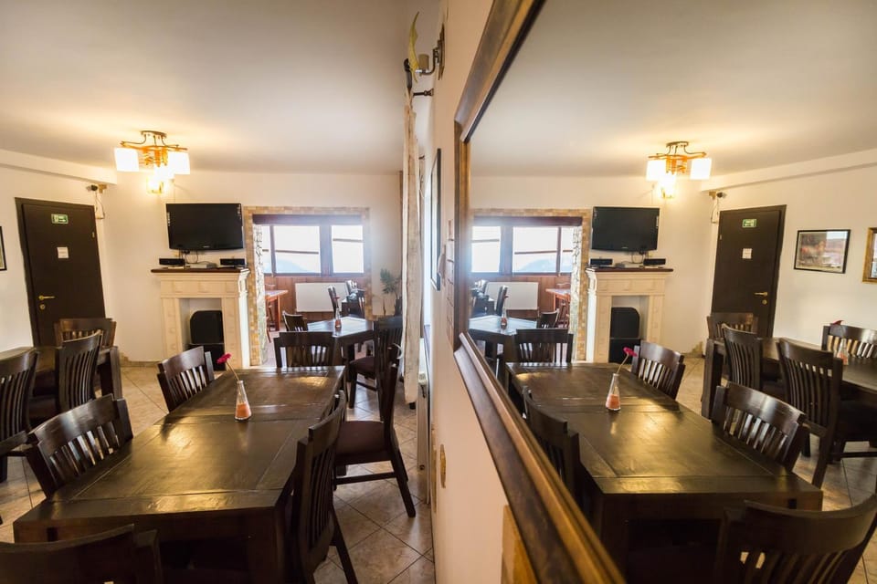 Restaurant/places to eat, Restaurant/places to eat