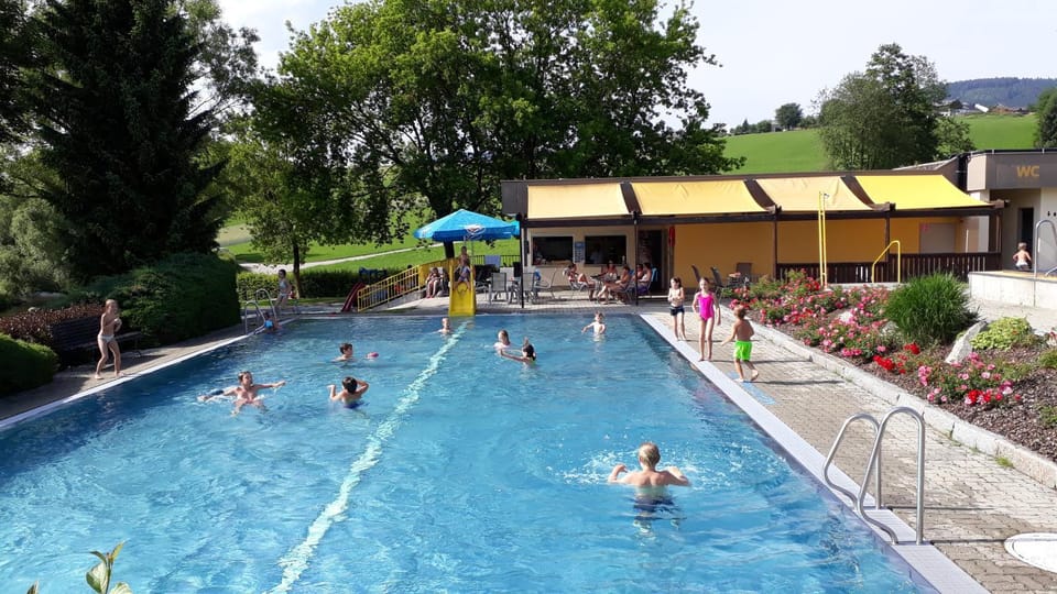 Beach, Area and facilities, Swimming pool, Sports