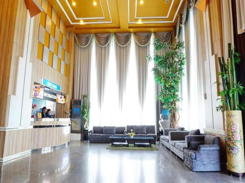 Staff, Lobby or reception, Lobby or reception, Seating area