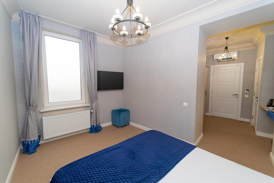 Communal lounge/ TV room, Bed, TV and multimedia, Photo of the whole room, Bedroom, air conditioner
