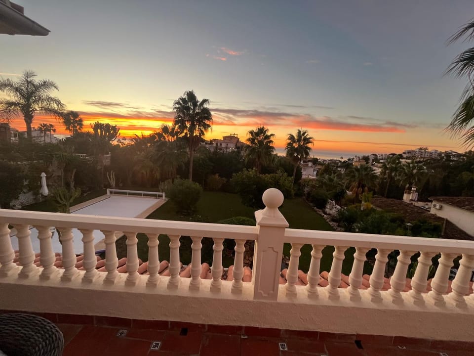 Balcony/Terrace, Evening entertainment