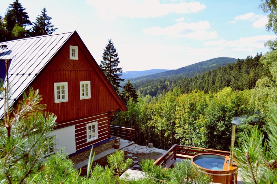 Property building, Spring, Day, Natural landscape, Garden, Garden view, Mountain view, Swimming pool