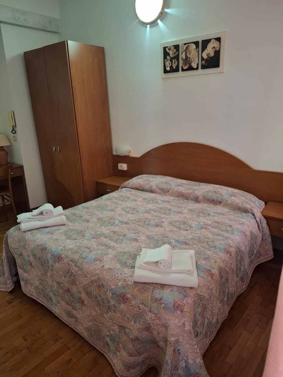 Bedroom, locker