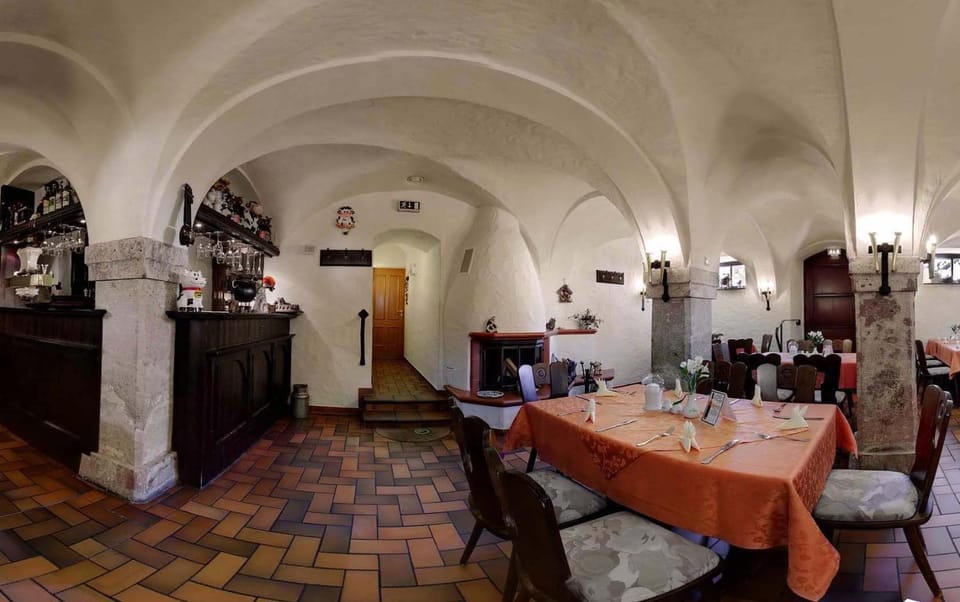 Restaurant/places to eat, Restaurant/places to eat
