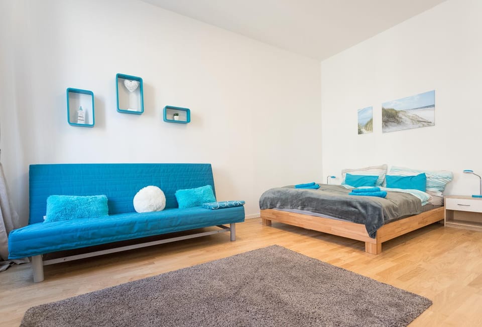 Bed, Seating area