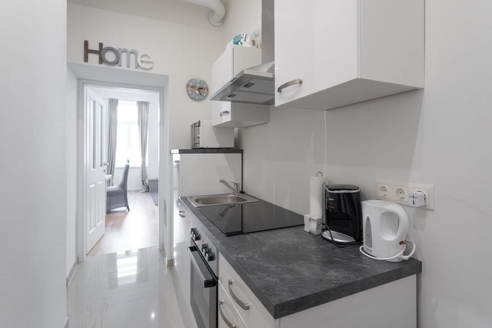 Coffee/tea facilities, Kitchen or kitchenette, pet friendly, stove