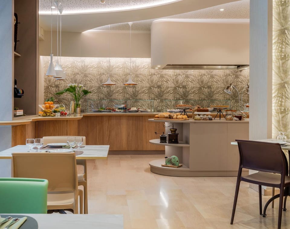 Restaurant/places to eat, Food and drinks