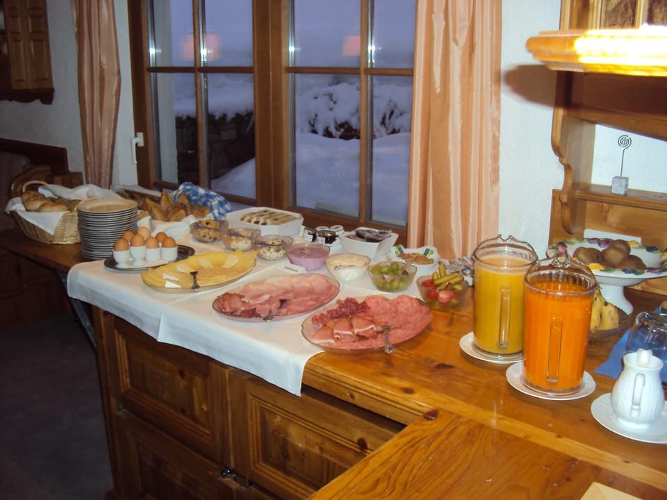 Restaurant/places to eat, Food and drinks