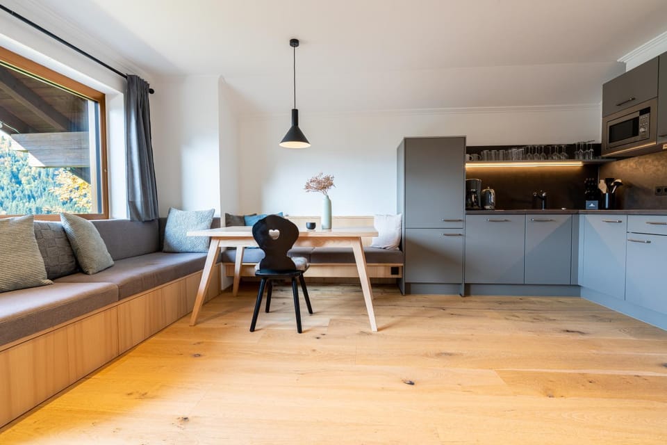 Living room, Seating area, Dining area, kitchen