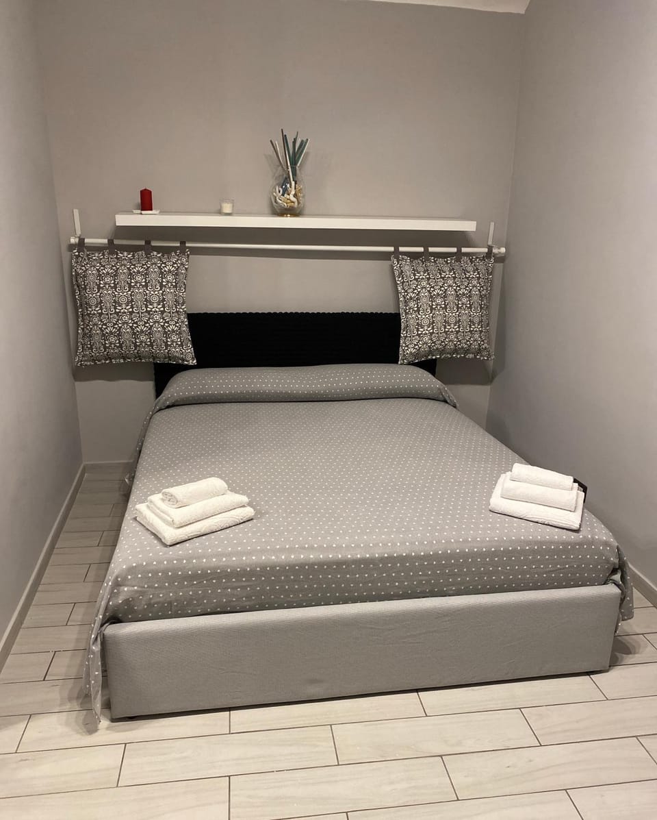 Ropellì Santa Chiara Apartment in Naples