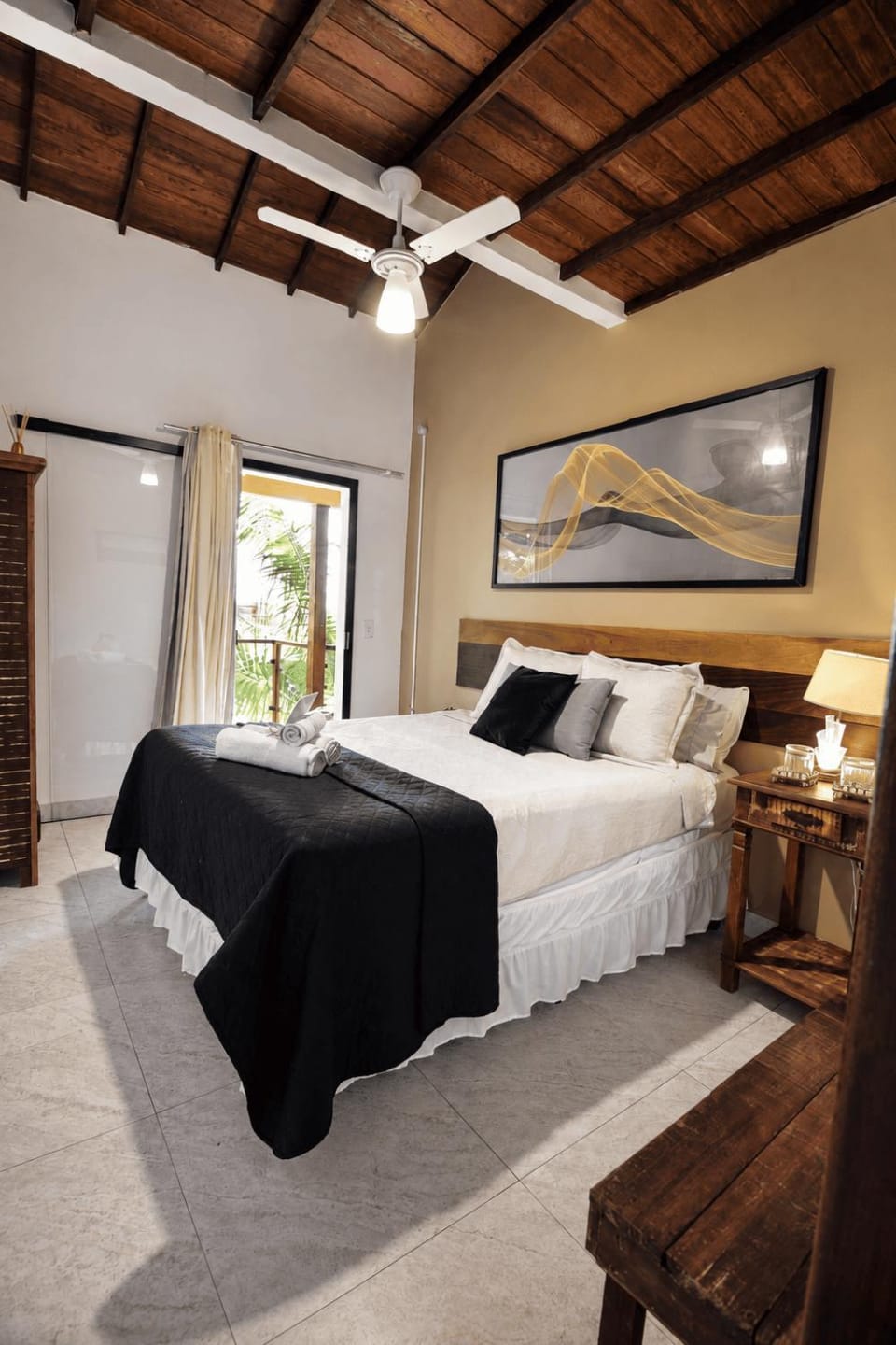 Photo of the whole room, Bedroom