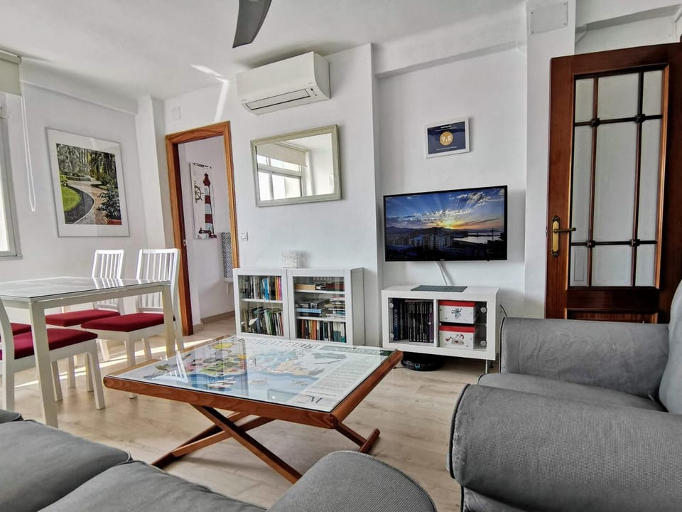 TV and multimedia, Living room, Dining area, Certificate/Award, air conditioner