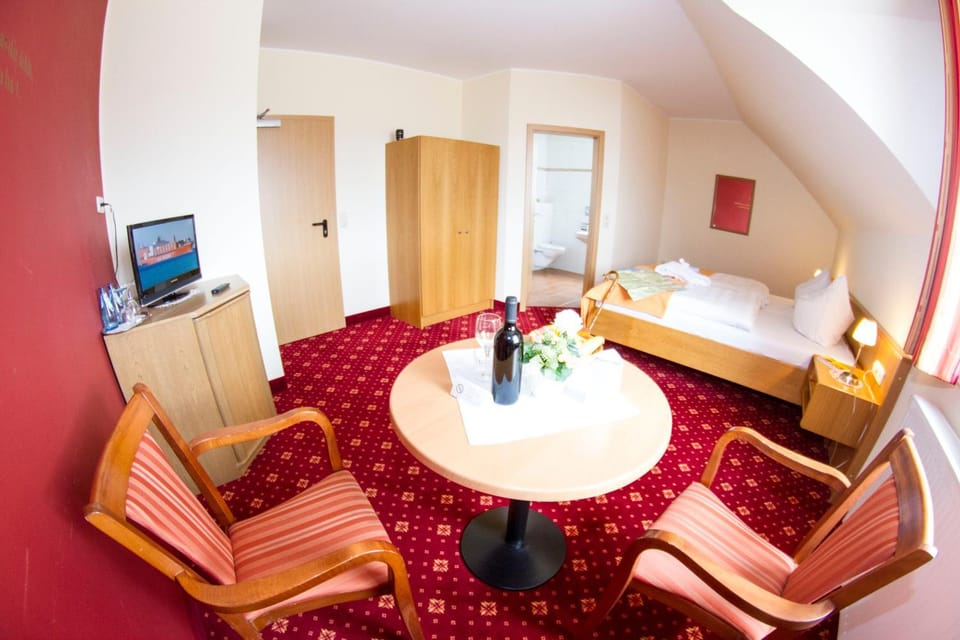 Photo of the whole room, Seating area