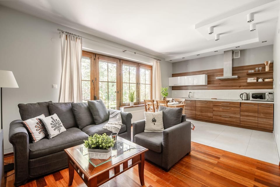 Kitchen or kitchenette, Living room, Seating area, Dining area