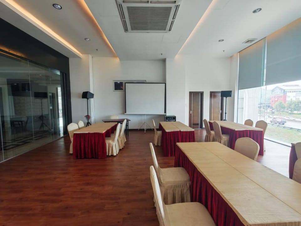Kingston Hotel 18 - Kuala Lumpur Sri Damansara Hotel in Petaling Jaya