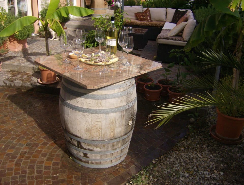 Restaurant/places to eat, Balcony/Terrace