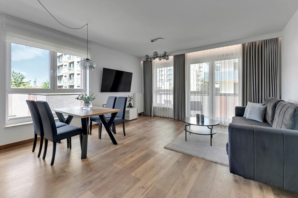 Communal lounge/ TV room, TV and multimedia, Living room, Seating area, Dining area, Evening entertainment
