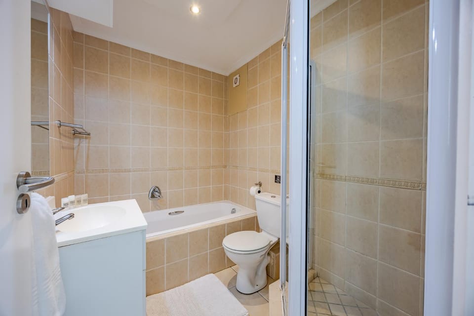 Luxury Ocean View Beachfront 2 bed apartment -206 The Waves, Blouberg, Cape Town Apartment in Cape Town