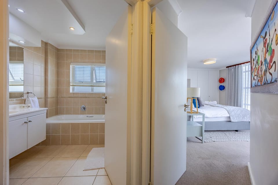 Luxury Ocean View Beachfront 2 bed apartment -206 The Waves, Blouberg, Cape Town Apartment in Cape Town