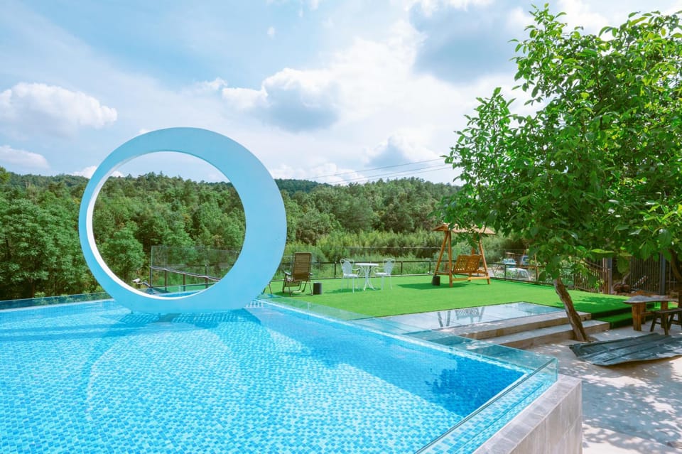Day, Natural landscape, Garden, Garden view, Mountain view, Pool view, Swimming pool, sunbed