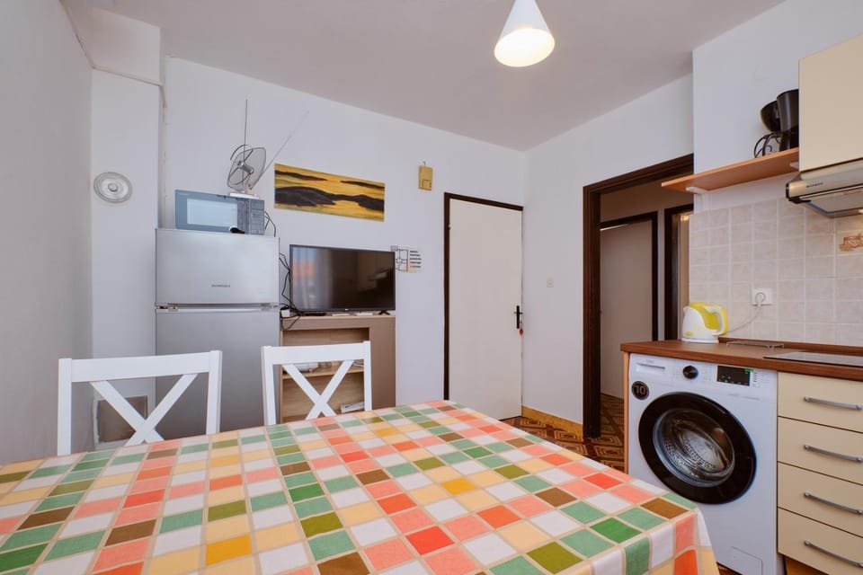 Kitchen or kitchenette, washing machine