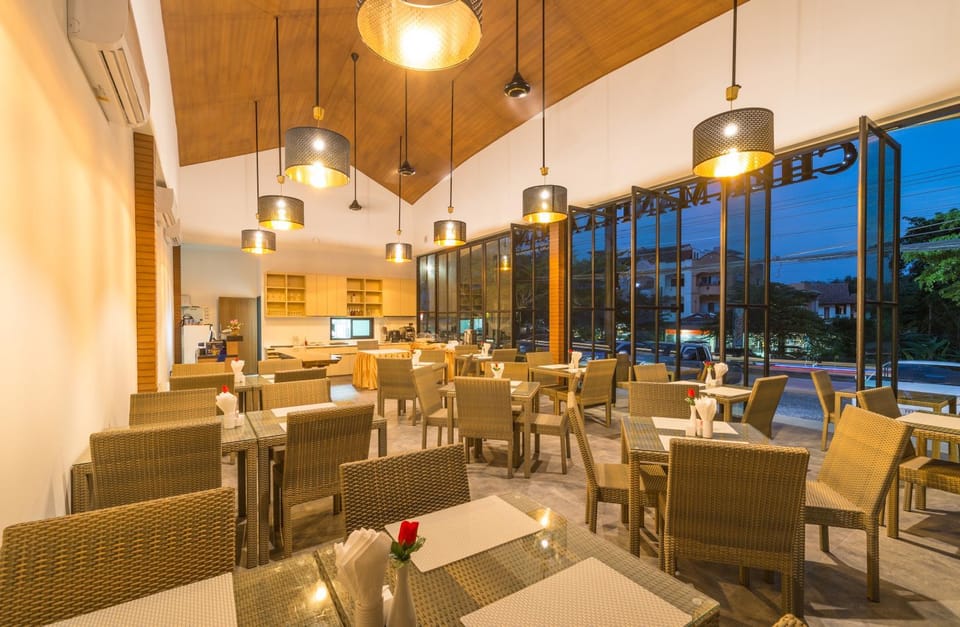 Restaurant/places to eat, Banquet/Function facilities