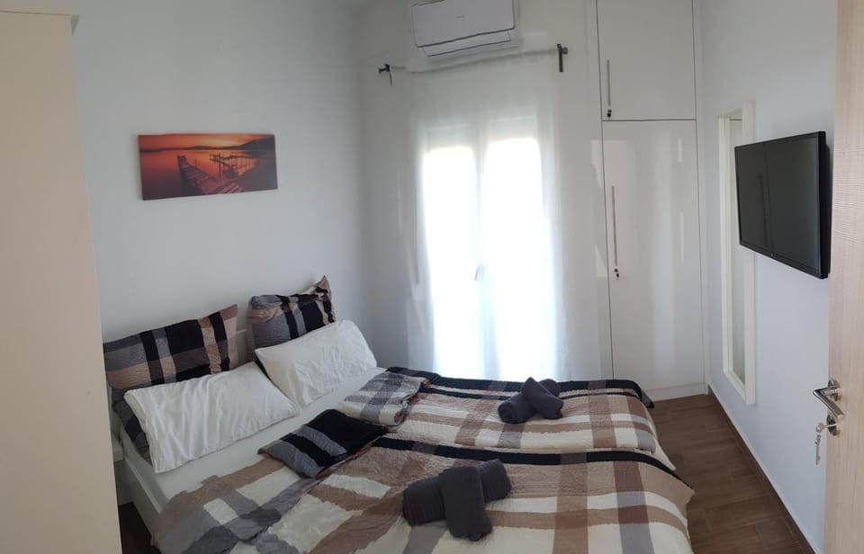 Bed, TV and multimedia, Photo of the whole room, Bedroom, air conditioner