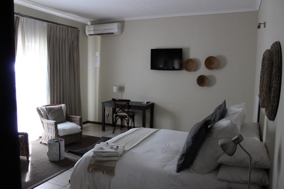 Photo of the whole room, Decorative detail, Bedroom