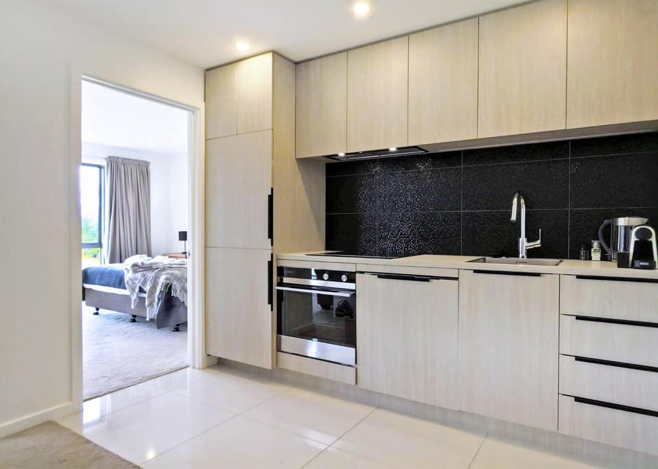 Kitchen or kitchenette, dishwasher, stove