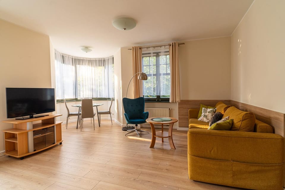 Communal lounge/ TV room, TV and multimedia, Living room, Seating area
