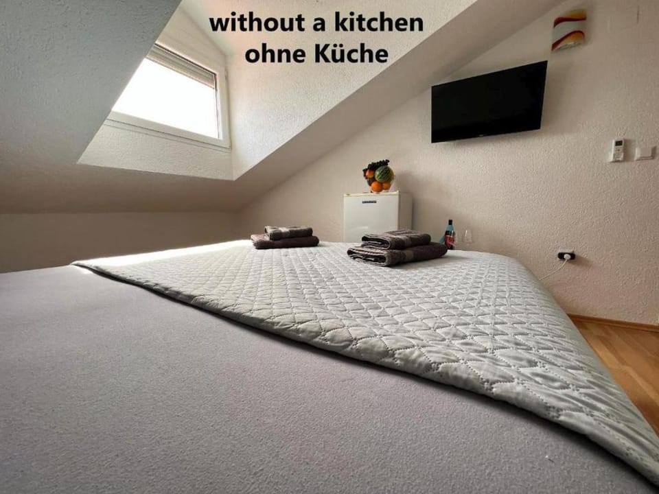 Room in Zaton (Zadar) with sea view, terrace, wireless, washing machine (4141-7) Bed and Breakfast in Zadar County